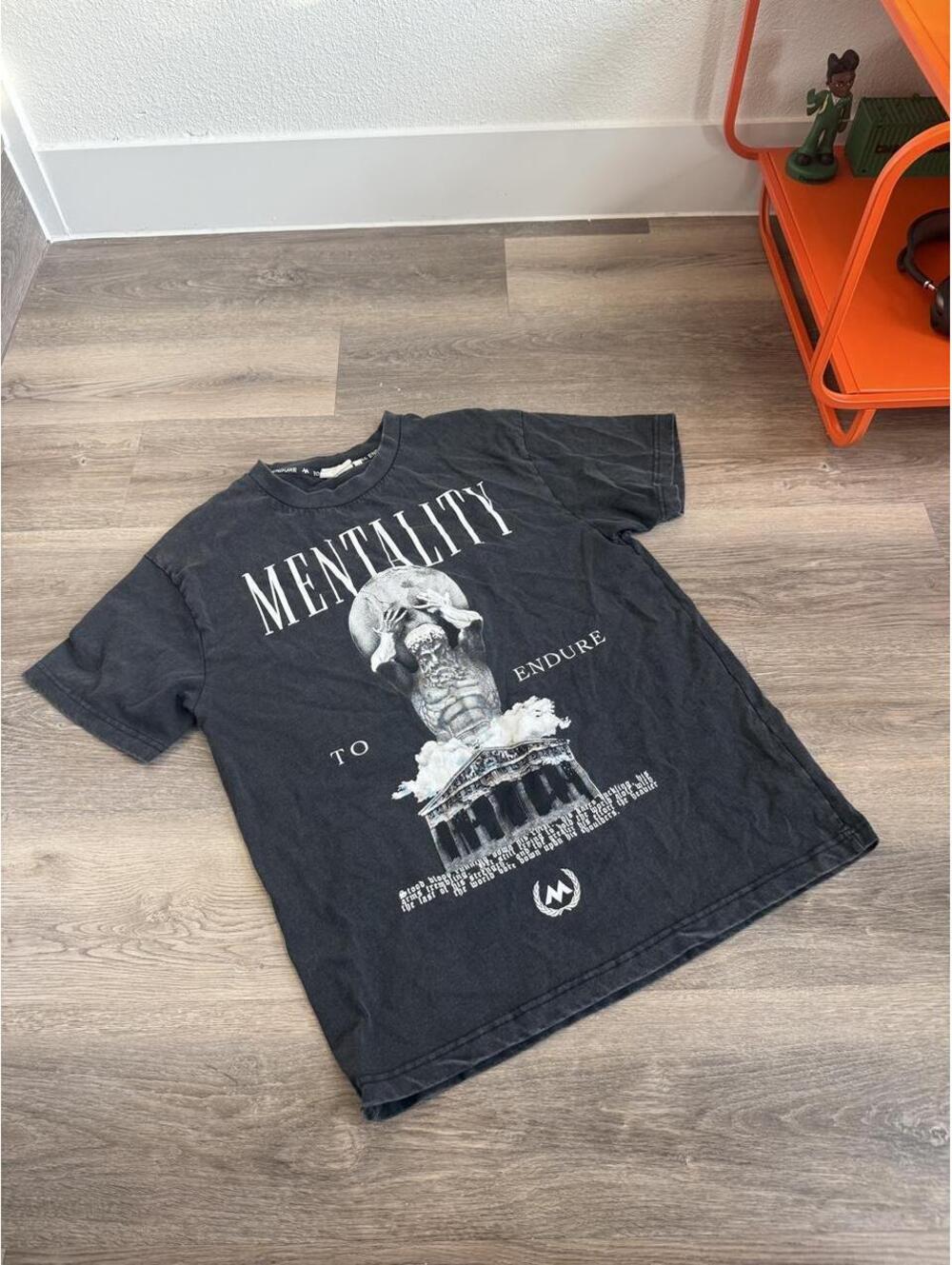 Men's Black and Grey Tshirt